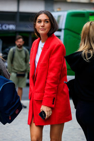 diletta bonaiuti, red jacket, max mara jacket, jacket dress, white t-shirt, chain necklace, golden necklace, black leather bag, hand bag, animal skin bag, fashion week, frenchystyle, FW, jonathan paciullo, street style, MFW, MILAN, SPRING SUMMER 2020, SS 20
