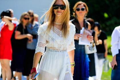 bracelet, christian dior, graphic dress, lace dress, printed dress, sunglasses, white dress, fashion week, frenchystyle, FW, jonathan paciullo, street style, PFW, PARIS, horizontal, atmosphere details, detail, AUTUMN WINTER 2018-2019, FALL WINTER 2018-2019, FW 18-19, Charlotte Groeneveld