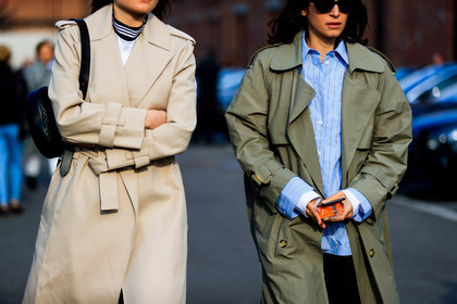 beige coat, black bag, blue shirt, green coat, gucci, striped shirt, sunglasses, trench coat, fashion week, frenchystyle, FW, jonathan paciullo, street style, MFW, MILAN, AUTUMN WINTER 2018-2019, FALL WINTER 2018-2019, FW 18-19, horizontal, atmosphere details