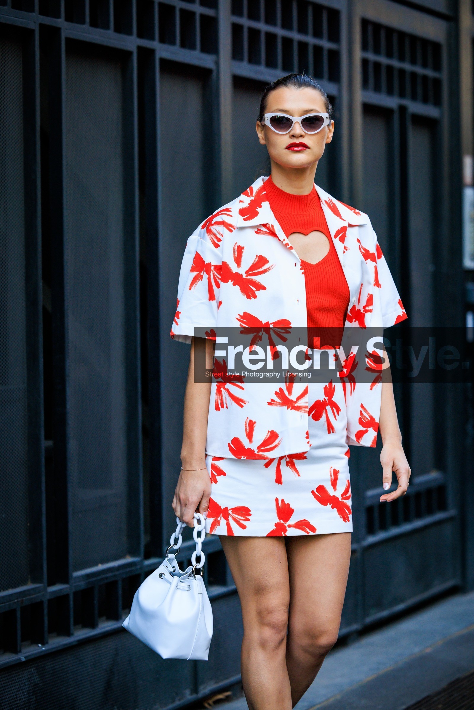 printed shirt, bow shirt, printed skirt, bow skirt, red and white set, red top, heart cut out top, white handbag, chained handbag, white sunglasses, red lips, chloe lecareux, fashion week, frenchystyle, FW, jonathan paciullo, street style, vertical, atmosphere details, detail