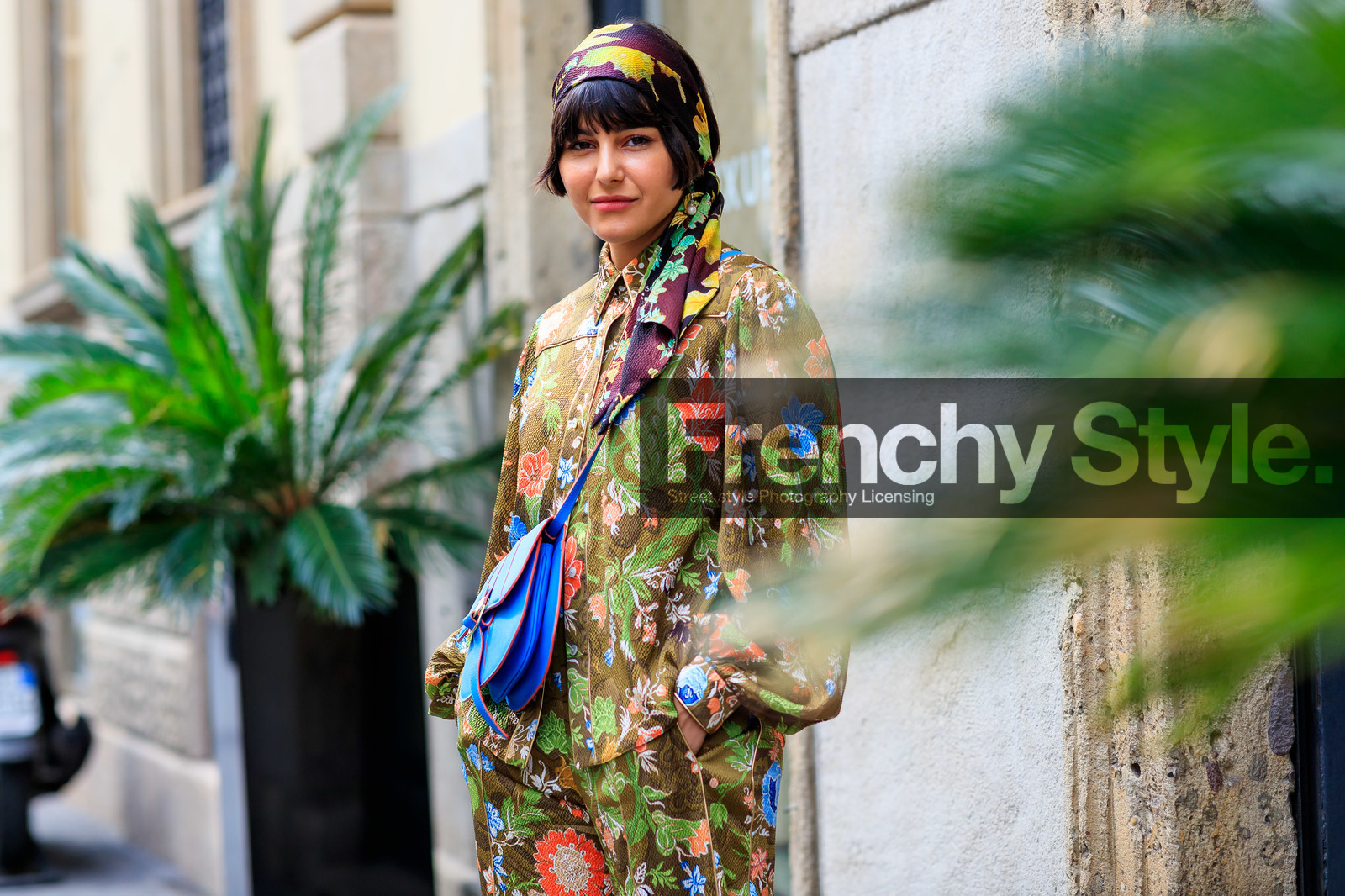 maria bernad, blue leather bag, brown pants, brown shirt, camel leather shoes, crossbody bag, floral print total look, floral printed pants, floral printed scarf, floral printed shirt, loose pants, loose shirt, peter pilotto bagpyjama look, silk pants, silk scarf, silk shirt, fashion week, frenchystyle, FW, jonathan paciullo, street style, MFW, MILAN, SPRING SUMMER 2020, SS 20