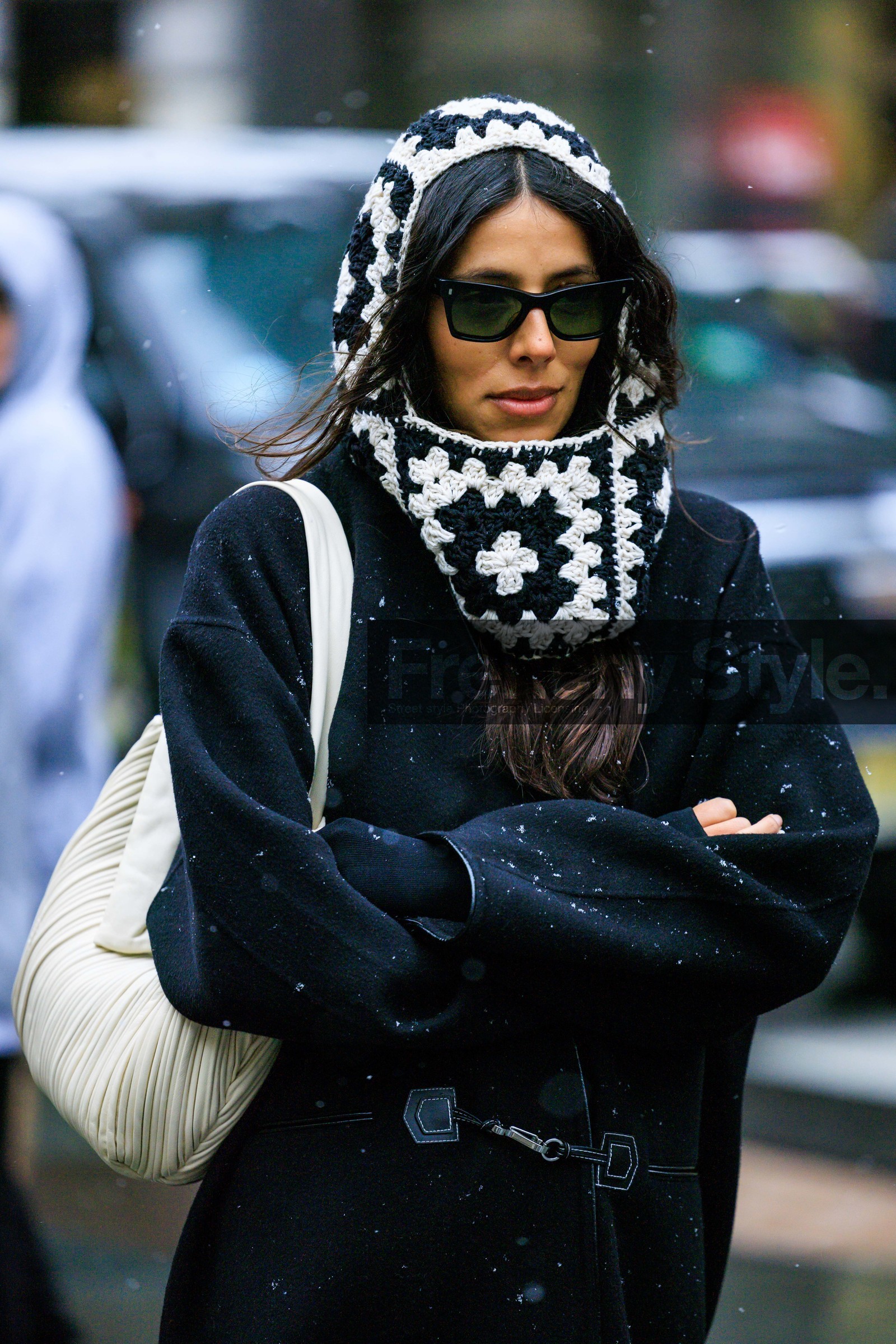 knitted hood, printed hood, black ans white hood, crochet hood, black coat, white handbag, handbag, blacn sunglasses, winter coat, babba c rivera, fashion week, frenchystyle, FW, jonathan paciullo, street style, NYFW, NEW YORK, AUTUMN WINTER 2022-2023, FALL WINTER 2022_2023, FW 22-23, vertical, atmosphere details