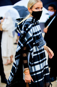 leonie hanne, dior hair clip, dior earrings, dior jacket, dior total look, pearl earrings, golden earrings, golden bracelet, cartier bracelet, cartier clou bracelet, dior bracelet, multi bracelet, black cape, white cape, plaid cape, checked cape, sleeveless cape, logo printed cape, covid face mask, fashion week, frenchystyle, FW, jonathan paciullo, street style, PFW, PARIS, SPRING SUMMER 2021, SS 21, vertical, full length