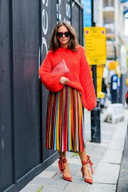 checked, graphic bag, graphic skirt, high heels, leather bag, leather shoes, multicolor skirt, pierre hardy, plaid, pleated skirt, printed bag, printed skirt, red bag, red shoes, red sweater, sunglasses, fashion week, frenchystyle, FW, jonathan paciullo, street style, LFW, LONDON, SPRING SUMMER 2019, SS 19, vertical, full length