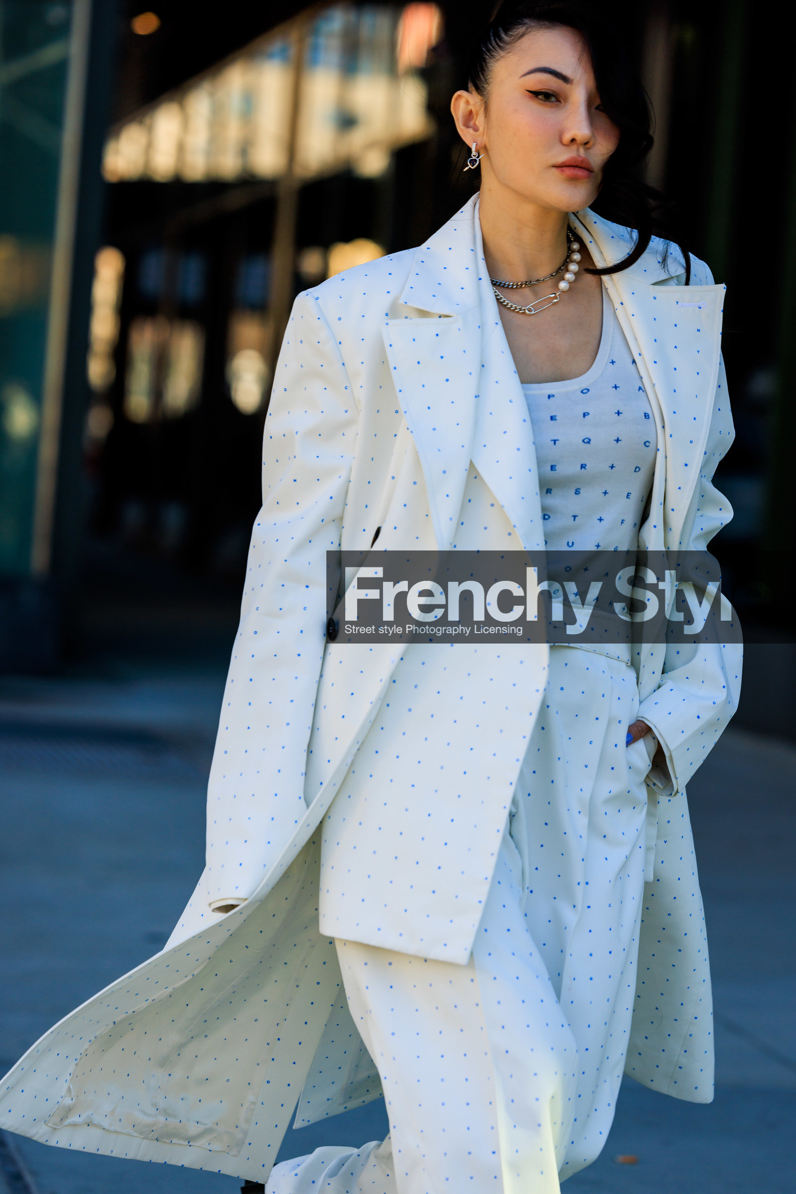 full white look, white dot jacket, white dot tankytop, white dot pants, pearl necklace, high pony tail, silver earrings, jessica wang, street style, jonathan paciullo, FW, frenchystyle, fashion week, NYFW, NEW YORK, AUTUMN WINTER 2022-2023, FALL WINTER 2022_2023, FW 22-23, vertical, atmosphere details