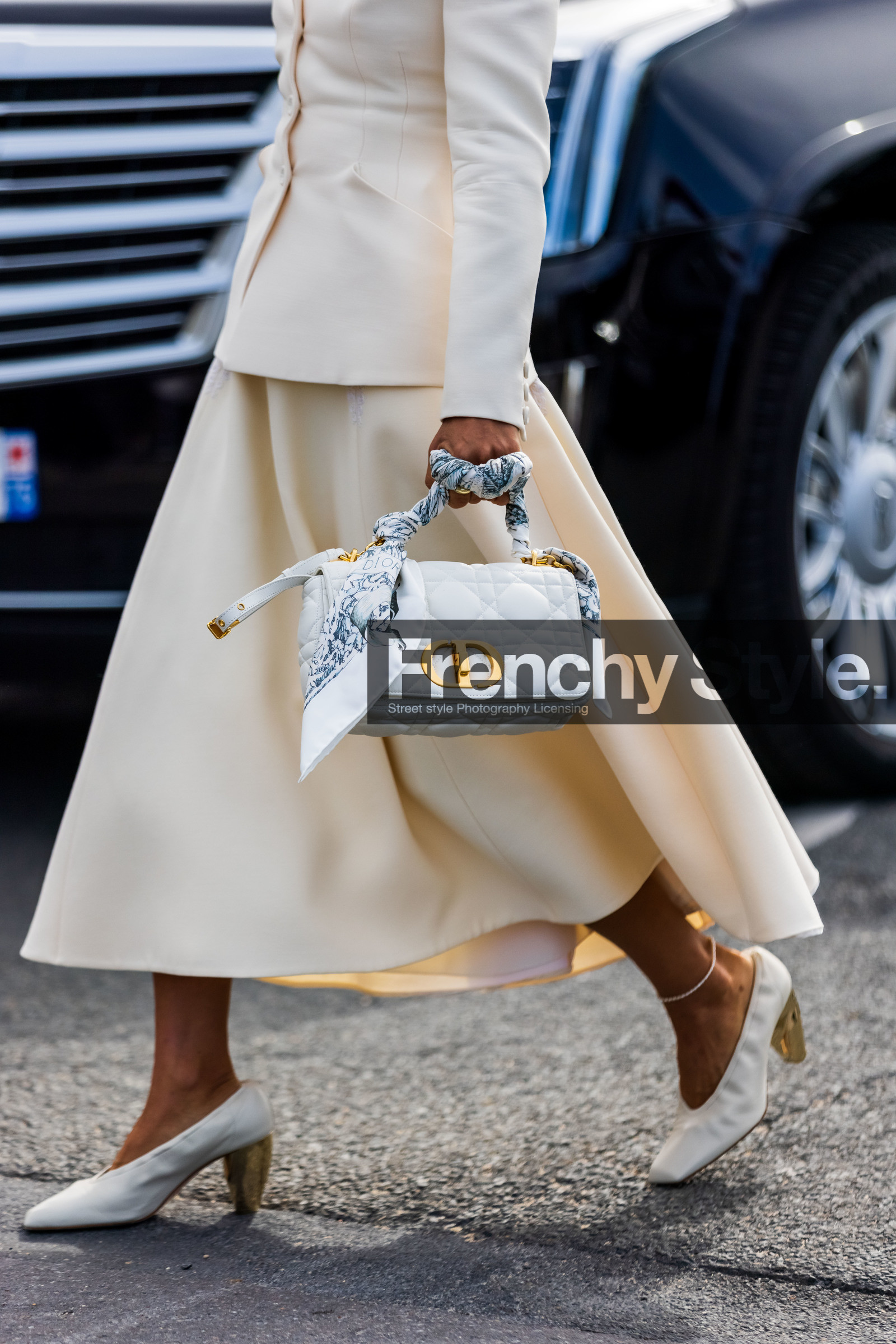 Aimee Song, ankle bracelet, bag, blazer, dior bag, long skirt, monochrome, printed scarf, pump, quilted bag, scarf, skirt, statement heels, white bag, white blazer, white monochrome, white pump, white scarf, white skirt, street style, jonathan paciullo, FW, frenchystyle, fashion week, PFW, PARIS, SPRING SUMMER 2022, SS 22, vertical, atmosphere details
