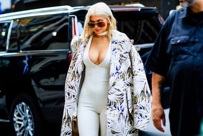 atmosphere details, choker, detail, fashion week, floral, flower, frenchystyle, FW, horizontal, jonathan paciullo, kylie jenner, NEW YORK, NYFW, printed coat, SPRING SUMMER 2017, SS 17, street style, sunglasses, white jumpsuit, woman