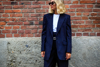 navy blue jacket, navy blue pants, navy blue suits, striped jacket, striped pants, striped suits, white t-shirt, strassed belt, square shape glasses, black sunglasses, candela novembre, street style, jonathan paciullo, FW, frenchystyle, fashion week, MFW, MILAN, SPRING SUMMER 2021, SS 21, horizontal, atmosphere details, detail