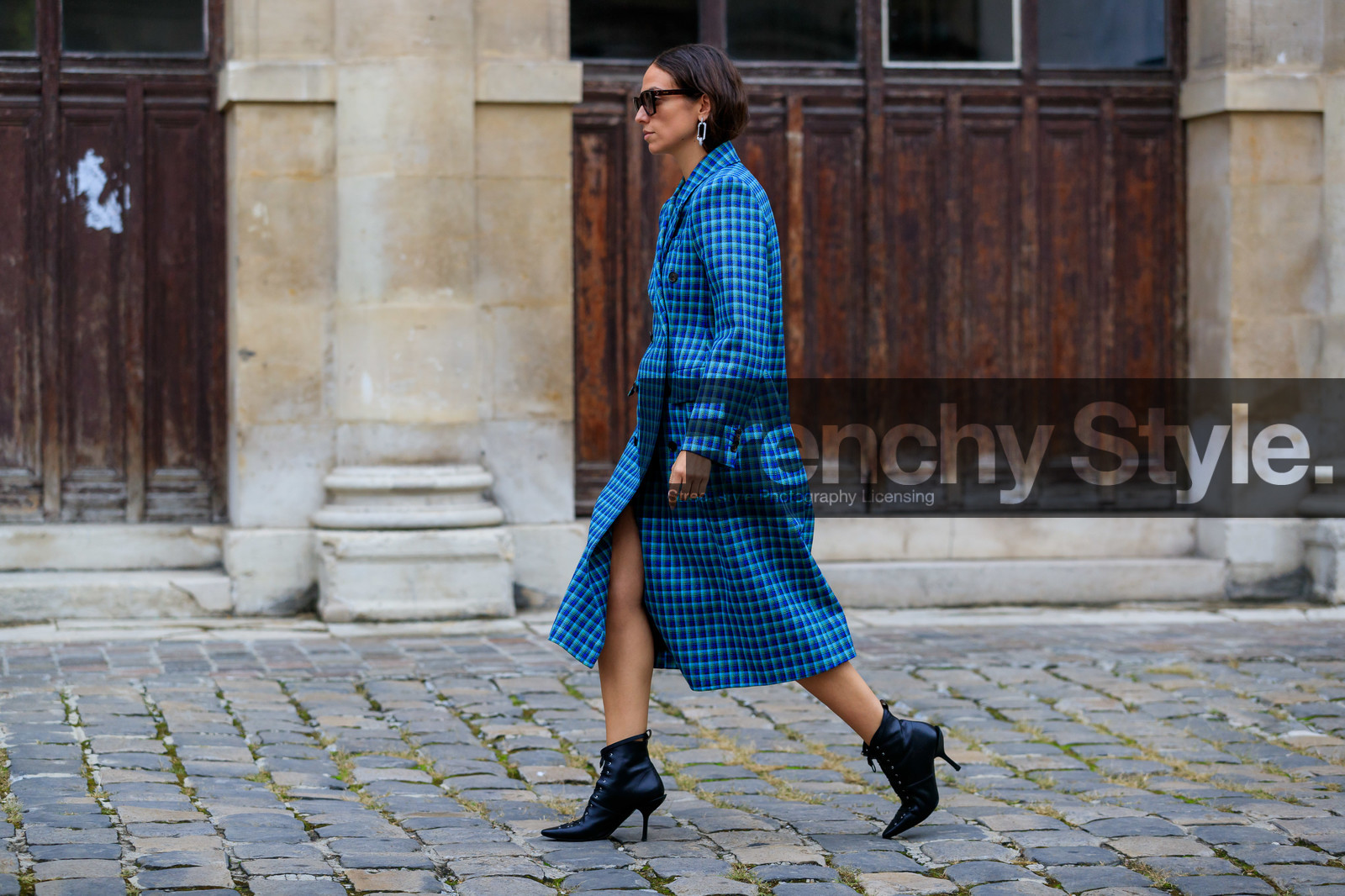 erika boldrin, silvered earrings, dangling earrings, celine sunglasses, scale sunglasses, big sunglasses, blue coat, checked coat, balenciaga coat, black leather boots, low boots, laced boots, sharp end boots, louis vuitton boots, high heels boots, fashion week, frenchystyle, FW, jonathan paciullo, street style, PFW, PARIS, SPRING SUMMER 2020, SS 20, horizontal, atmosphere details, full length