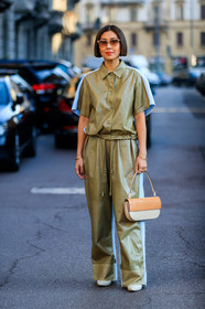 liz yu, kaki leather shirt, kaki leather pants, short sleeves shirt, jogging pants, light blue leather shirt, light blue leather pants, beige leather bag, hand bag, animal skin bag, beige sunglasses, butterfly sunglasses, fashion week, frenchystyle, FW, jonathan paciullo, street style, MFW, MILAN, AUTUMN WINTER 2020-2021, FALL WINTER 2020-2021, FW 20-21, vertical, full length