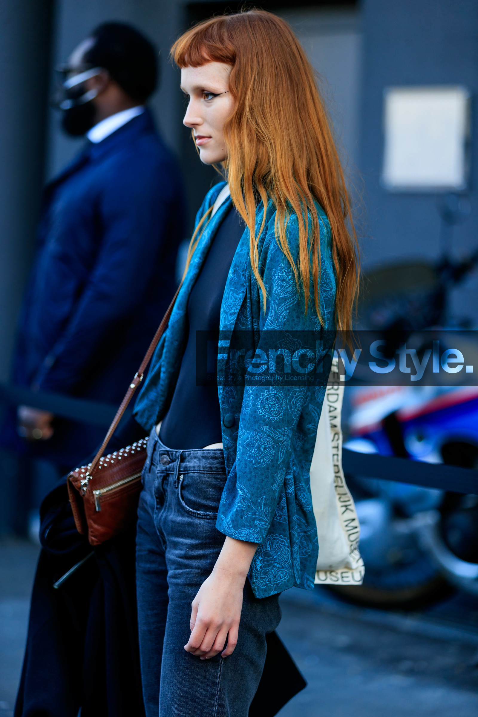 green jacket, cachemere printed jacket, floral printed jacket, street style, jonathan paciullo, FW, frenchystyle, fashion week, MFW, MILAN, SPRING SUMMER 2021, SS 21, vertical, detail, model