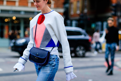 atmosphere details, black bag, blue denim, denim pants, detail, fashion week, frenchystyle, FW, geometric, graphic sweater, horizontal, jeans, jonathan paciullo, leather bag, LFW, LONDON, printed sweater, SPRING SUMMER 2017, SS 17, street style, trousers, white sweater, woman