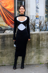 kim jones, black dress, black boots, knit dress, knitwear, tight dress, long dress, long sleeves dress, openwork dress, high collar dress, white corset, white top, corset top, plaited boots, laced boots, high boots, high heels boots, open toe shoes, golden necklace, animal shape necklace, big chain necklace, multi necklace, charms necklace, elie saab dress, elie saab look, elie saab shoes, fashion week, frenchystyle, FW, jonathan paciullo, street style, PFW, PARIS, vertical, atmosphere details, detail