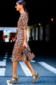 brown bag, fashion week, frenchystyle, full length, FW, giovanna battaglia, high heels, jonathan paciullo, leather bag, leather shoes, leopard, leopard print, necklace, NEW YORK, NYFW, orange dress, printed bag, printed dress, printed shoes, SPRING SUMMER 2018, SS 18, street style, sunglasses, vertical