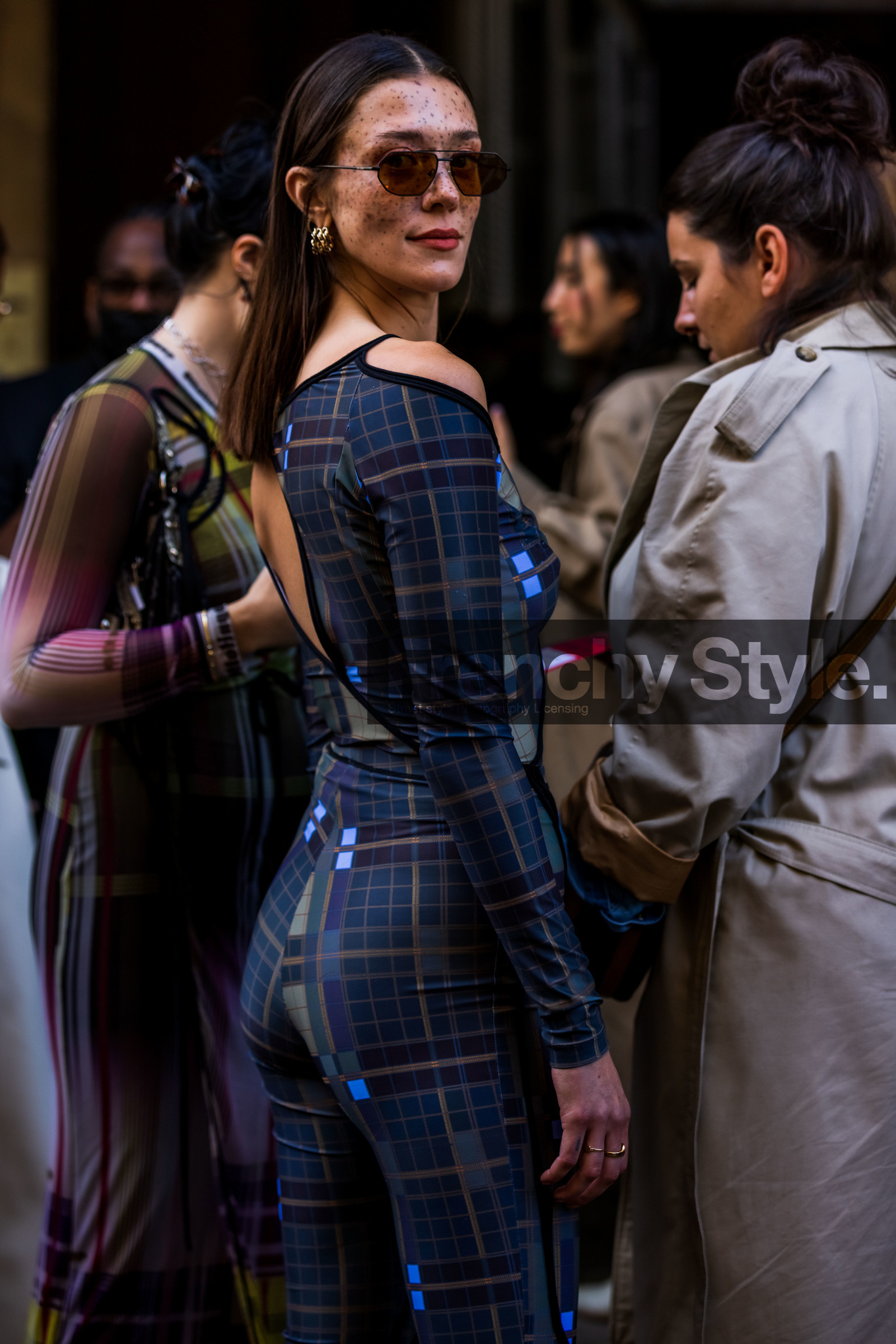 blue jumpsuit, brown sunglasses, check print, checked jumpsuit, cut out, earrings, gold earrings, jumpsuit, Maeva Marshall, navy jumpsuit, print, printed jumpsuit, sunglasses, street style, jonathan paciullo, FW, frenchystyle, fashion week, PFW, PARIS, SPRING SUMMER 2022, SS 22, vertical, atmosphere details, model