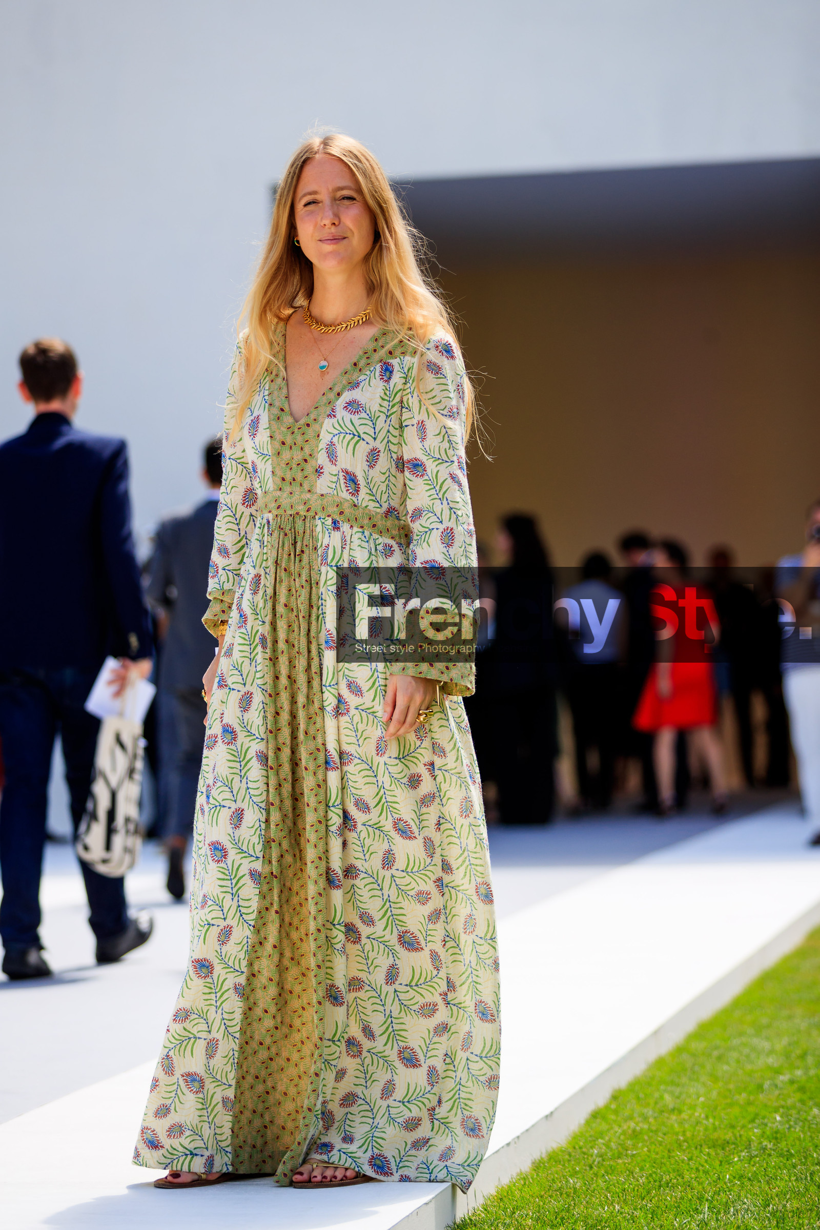 floral, graphic dress, green dress, necklace, printed dress, fashion week, frenchystyle, FW, jonathan paciullo, street style, PFW, PARIS, vertical, full length, AUTUMN WINTER 2018-2019, FALL WINTER 2018-2019, FW 18-19, jennifer neyt