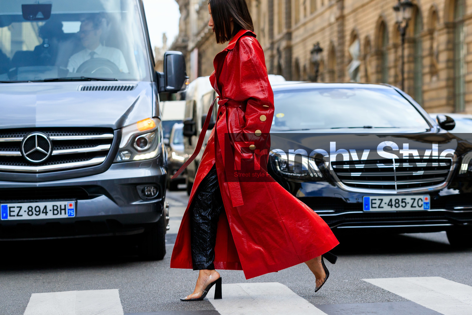 alexandra guerain, red coat, red trench coat, vinyl coat, vinyl pants, vinyl jacket, belted coat, belted jacket, belted trench coat, sheer shoes, prada bag, hand bag, black bag, high heels shoes, plastic shoes, PARIS, PFW, SPRING SUMMER 2020, SS 20, fashion week, frenchystyle, FW, jonathan paciullo, street style, horizontal, atmosphere details, detail