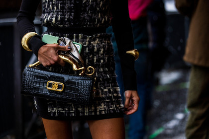 Alexandra Perreira, bag, black bag, black cardigan, black skirt, bracelet, cardigan, croco bag, gold bracelet, lanvin bag, mini skirt, skirt, statement bag, tweed cardigan, tweed skirt, fashion week, frenchystyle, FW, jonathan paciullo, street style, PFW, PARIS, SPRING SUMMER 2022, SS 22, atmosphere details, horizontal