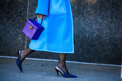 details, blue slingback, tweed slingback, purple handbag, fishnet stockings, Miki Cheung, street style, jonathan paciullo, FW, frenchystyle, fashion week, NYFW, NEW YORK, AUTUMN WINTER 2022-2023, FALL WINTER 2022_2023, FW 22-23, atmosphere details, horizontal