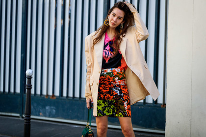 beige jacket, blazer, chloé, earrings, estelle pigault, fendi, floral, flowers, graphic skirt, green bag, leather bag, multicolor skirt, printed skirt, fashion week, frenchystyle, FW, jonathan paciullo, street style, PFW, PARIS, AUTUMN WINTER 2019-2020, AW 19-20, FALL WINTER 2019-2020, FW 19-20, horizontal, atmosphere details, detail