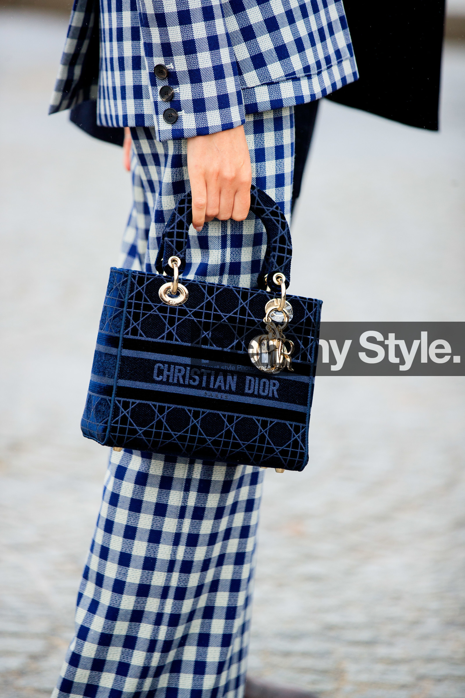 natalia vodianova, navy blue pants, navy blue suits, vichy printed pants, vichy printed suits, white jacket, white pants, white suits, checked jacket, checked pants, checked suits, flare pants, dior bag, dior jacket, dior pants, dior total look, dior shoes, dior suits, lady dior bag, hand bag, black bag, black pumps, velvet pumps, logo printed shoes, fashion week, frenchystyle, FW, jonathan paciullo, street style, PFW, PARIS, SPRING SUMMER 2021, SS 21, vertical, full length