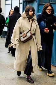 gucci handbag, gucci logo bag, gucci crossbody bag, crossbody bag, winter trench, light grey trench, fashion week, frenchystyle, FW, jonathan paciullo, street style, NYFW, NEW YORK, AUTUMN WINTER 2022-2023, FALL WINTER 2022_2023, FW 22-23, vertical, full length