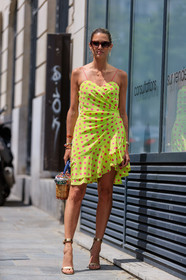 basket, dolce & gabbana, golden sandals, graphic bag, graphic dress, high heels, leather bag, leather shoes, polka dot, printed bag, printed dress, ruffles, sunglasses, yellow dress, PFW, fashion week, frenchystyle, FW, jonathan paciullo, street style, PARIS, vertical, full length, AUTUMN WINTER 2018-2019, FALL WINTER 2018-2019, FW 18-19, helena bordon