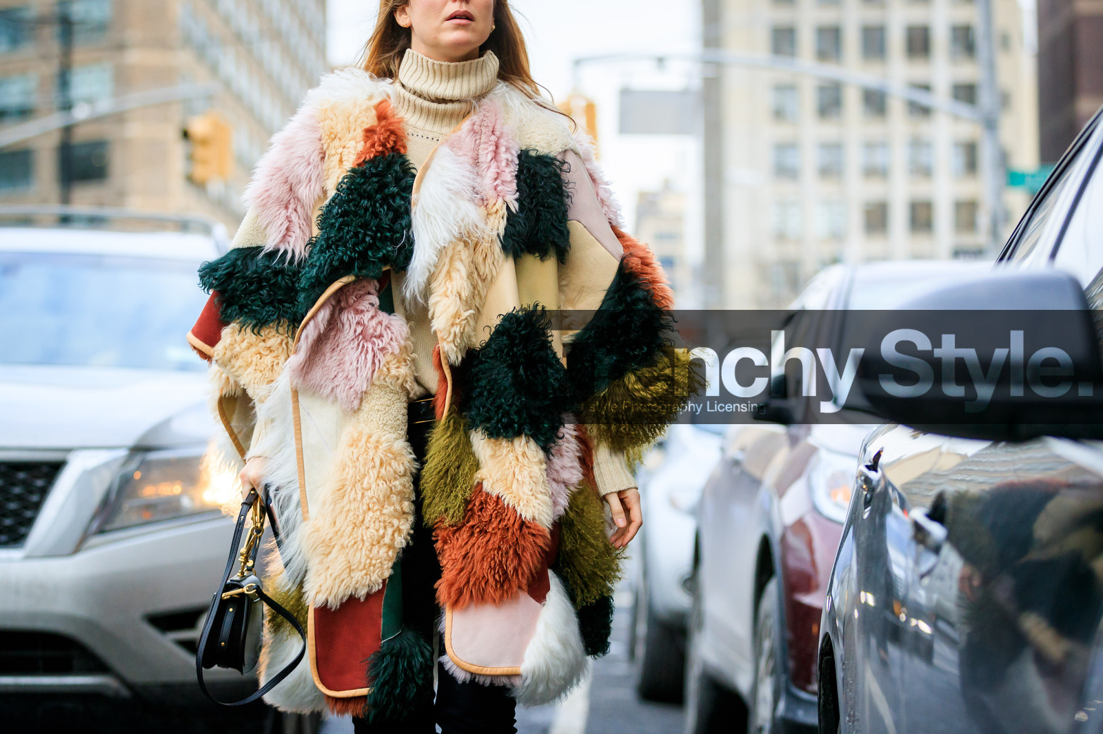 atmosphere details, AUTUMN WINTER 2017-2018, AW 17-18, beige knit, black bag, detail, FALL WINTER 2017-2018, fashion week, frenchystyle, Fur coat, fur jacket, FW, FW 17-18, green fur, gucci, horizontal, jennifer neyt, jonathan paciullo, leather bag, multicolor jacket, NEW YORK, NYFW, patchwork, pink fur, shearling, street style, trousers, turtleneck sweater