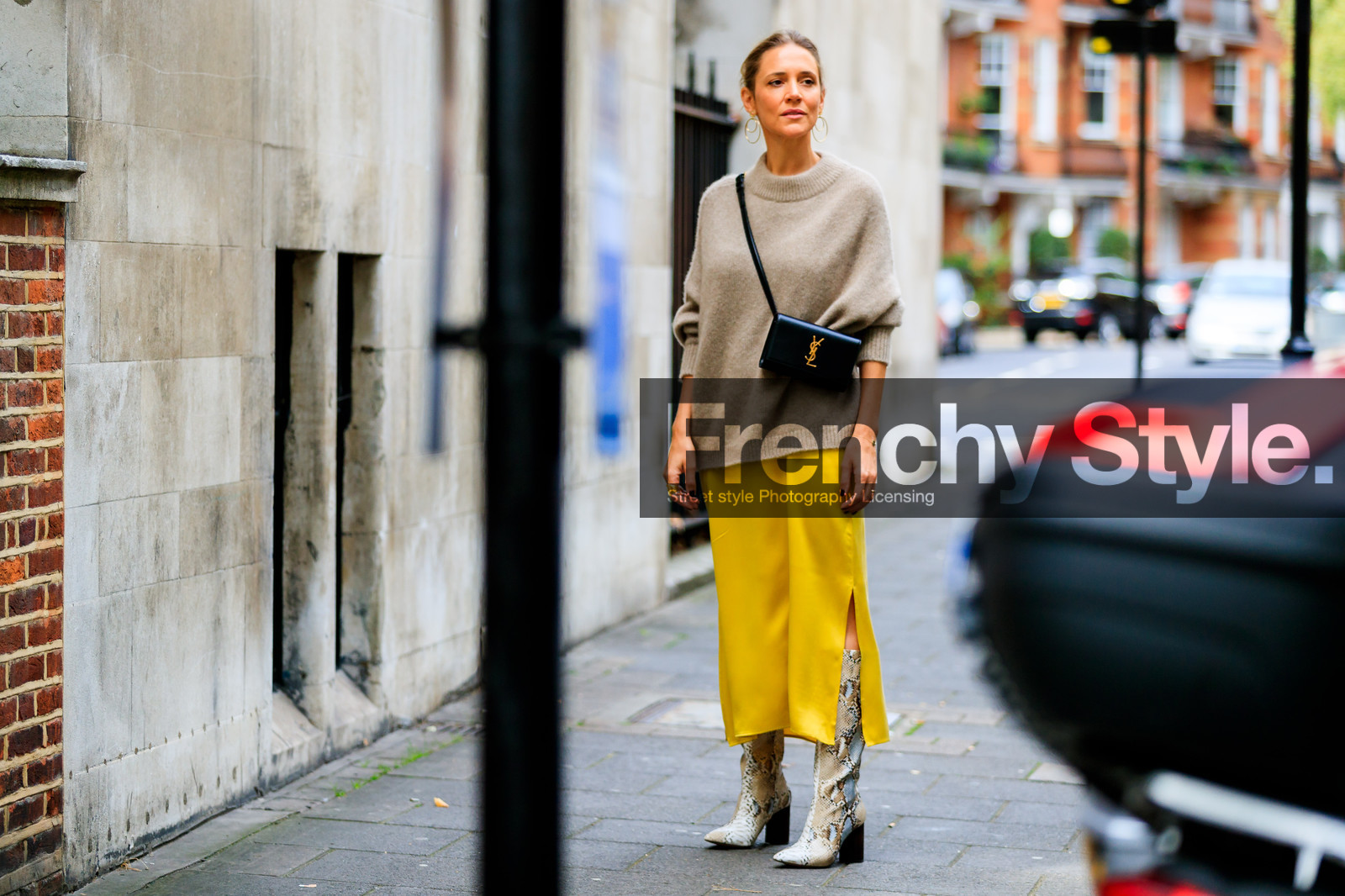 animal print, beige boots, beige sweater, black bag, earrings, high heels, leather bag, leather shoes, saint laurent paris, snake print, yellow skirt, fashion week, frenchystyle, FW, jonathan paciullo, street style, LFW, LONDON, SPRING SUMMER 2019, SS 19, atmosphere details, horizontal, full length