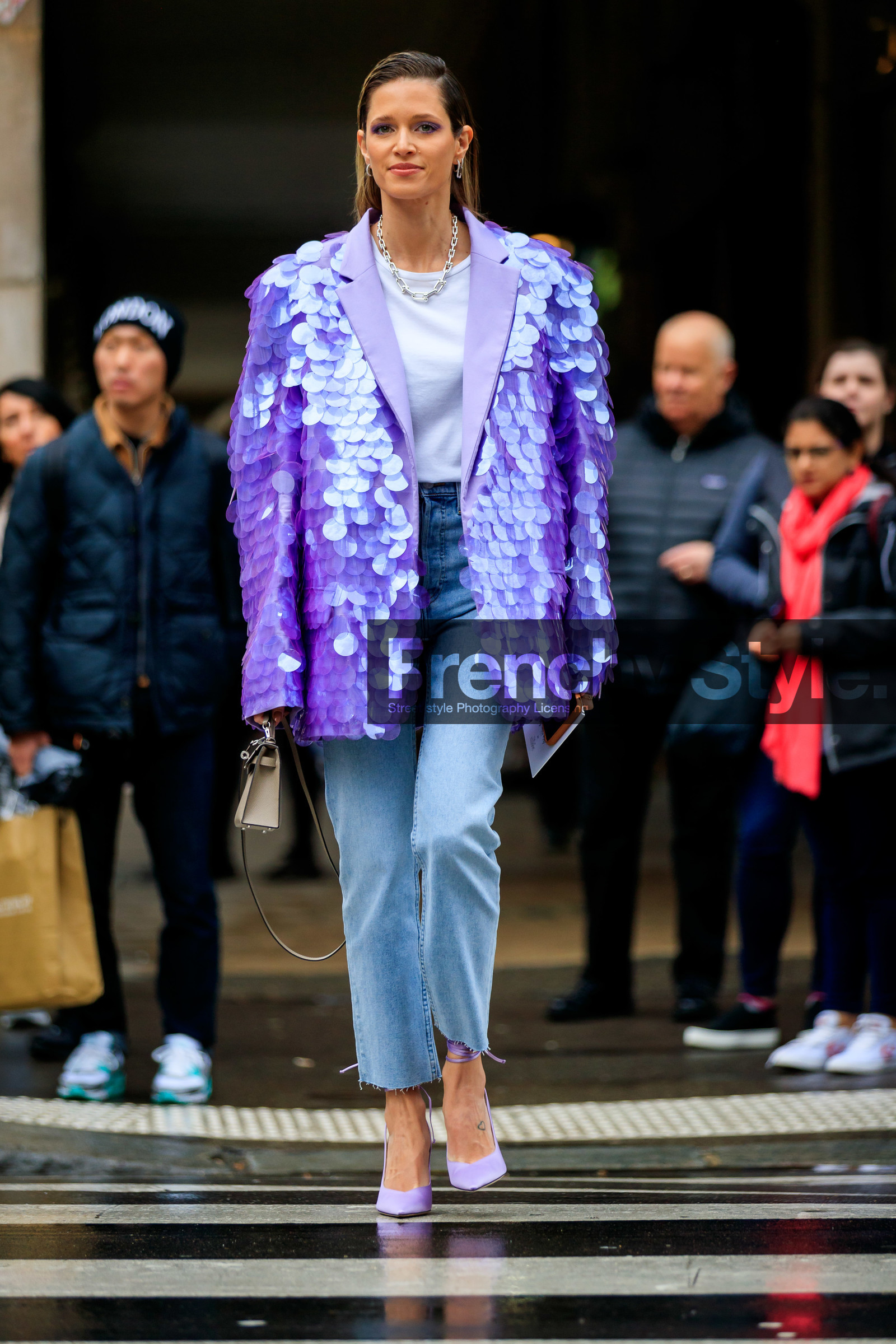 helena bordon, lilac jacket, lilac shoes, lilac eyeshadows, sequins jacket, oversize jacket, satin shoes, sharp end shoes, pump, light blue jeans, white t-shirt, beige leather bag, hermes bag, mini bag, hand bag, silvered necklace, big chain necklace, fashion week, frenchystyle, FW, jonathan paciullo, street style, PFW, PARIS, vertical, full length