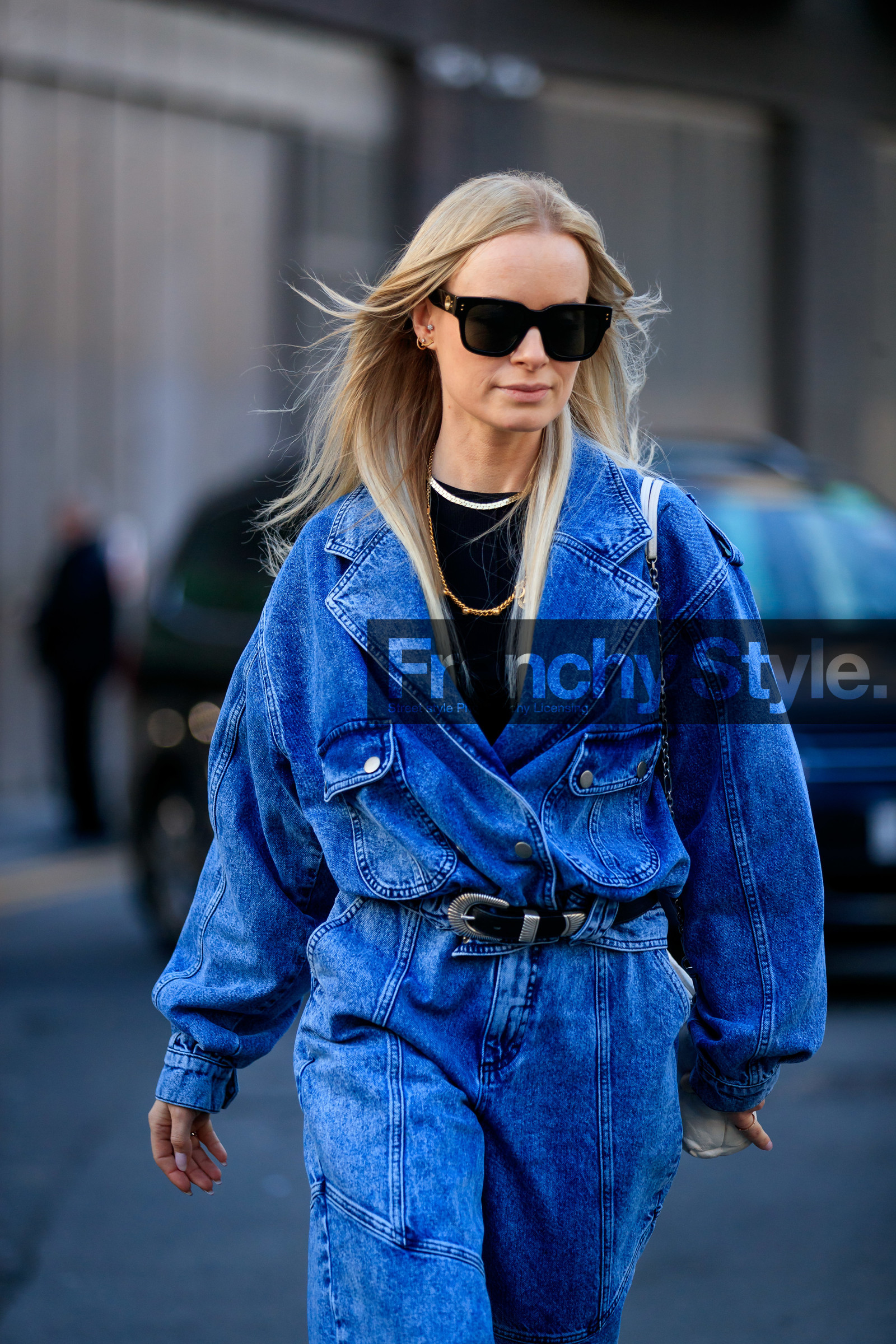 thora valdimars, denim, denim jumpsuit, denim total look, black leather belt, black sunglasses, black top, belted jumpsuit, cox, cowboy belt, golden necklace, fashion week, frenchystyle, FW, jonathan paciullo, street style, LFW, LONDON, AUTUMN WINTER 2020-2021, FALL WINTER 2020-2021, FW 20-21, vertical, atmosphere details, detail