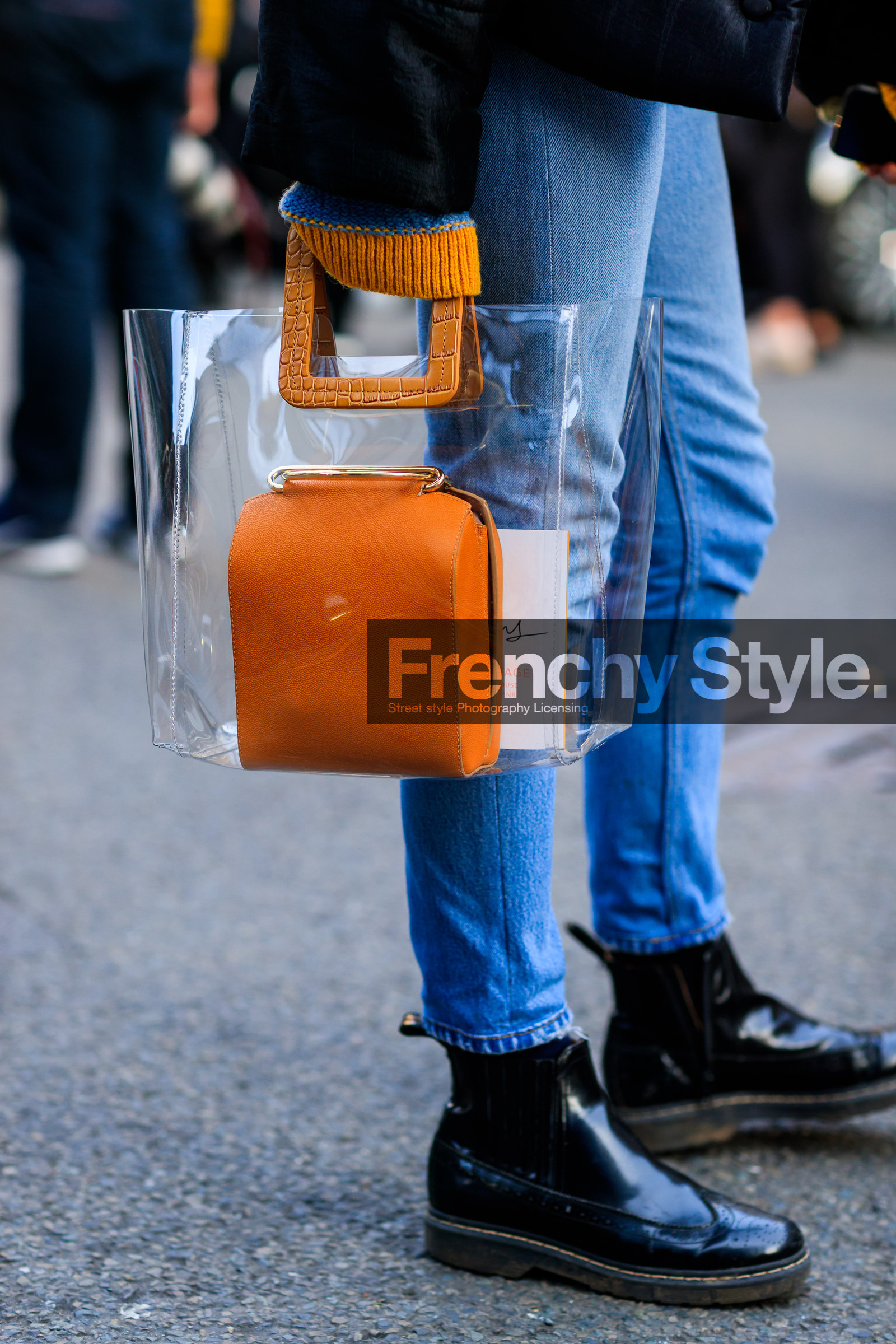 black jacket, black shoes, blue denim, brown bag, denim pants, graphic bag, jeans, leather bag, leather shoes, transparent bag, trousers, varnished leather shoes, fashion week, frenchystyle, FW, jonathan paciullo, street style, LFW, LONDON, AUTUMN WINTER 2018-2019, AW 18-19, FALL WINTER 2018-2019, FW 18-19, vertical, atmosphere details, detail