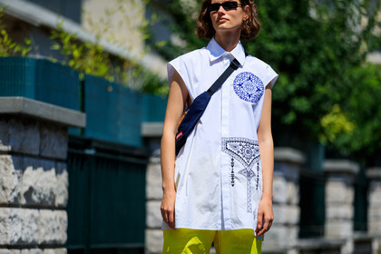 black bag, blue bag, denim bag, embroidered shirt, fanny pack, leather bag, sleeveless, sunglasses, supreme, white shirt, yellow pants, fashion week, frenchystyle, FW, jonathan paciullo, street style, PFW, PARIS, atmosphere details, horizontal, detail, model, AUTUMN WINTER 2018-2019, FALL WINTER 2018-2019, FW 18-19, Giedrė Dukauskaitė