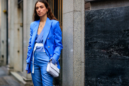 blue jacket, blue pants, blue sweater, leather bag, printed bag, trousers, white bag, white belt, fashion week, frenchystyle, FW, jonathan paciullo, street style, MFW, MILAN, AUTUMN WINTER 2018-2019, FALL WINTER 2018-2019, FW 18-19, horizontal, atmosphere details, erika boldrin