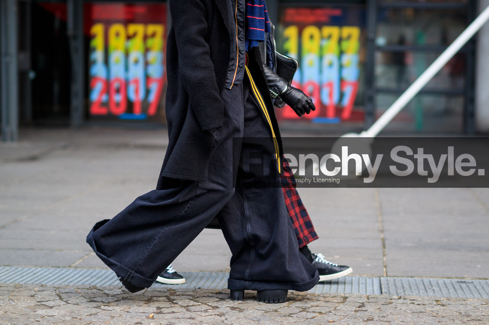 black denim, black shoes, black wedges, denim pants, high heels, jeans, leather shoes, oversize, trousers, wide pants, fashion week, frenchystyle, FW, jonathan paciullo, street style, PFW, PARIS, SPRING SUMMER 2017, SS 17, HAUTE COUTURE, atmosphere details, detail, horizontal