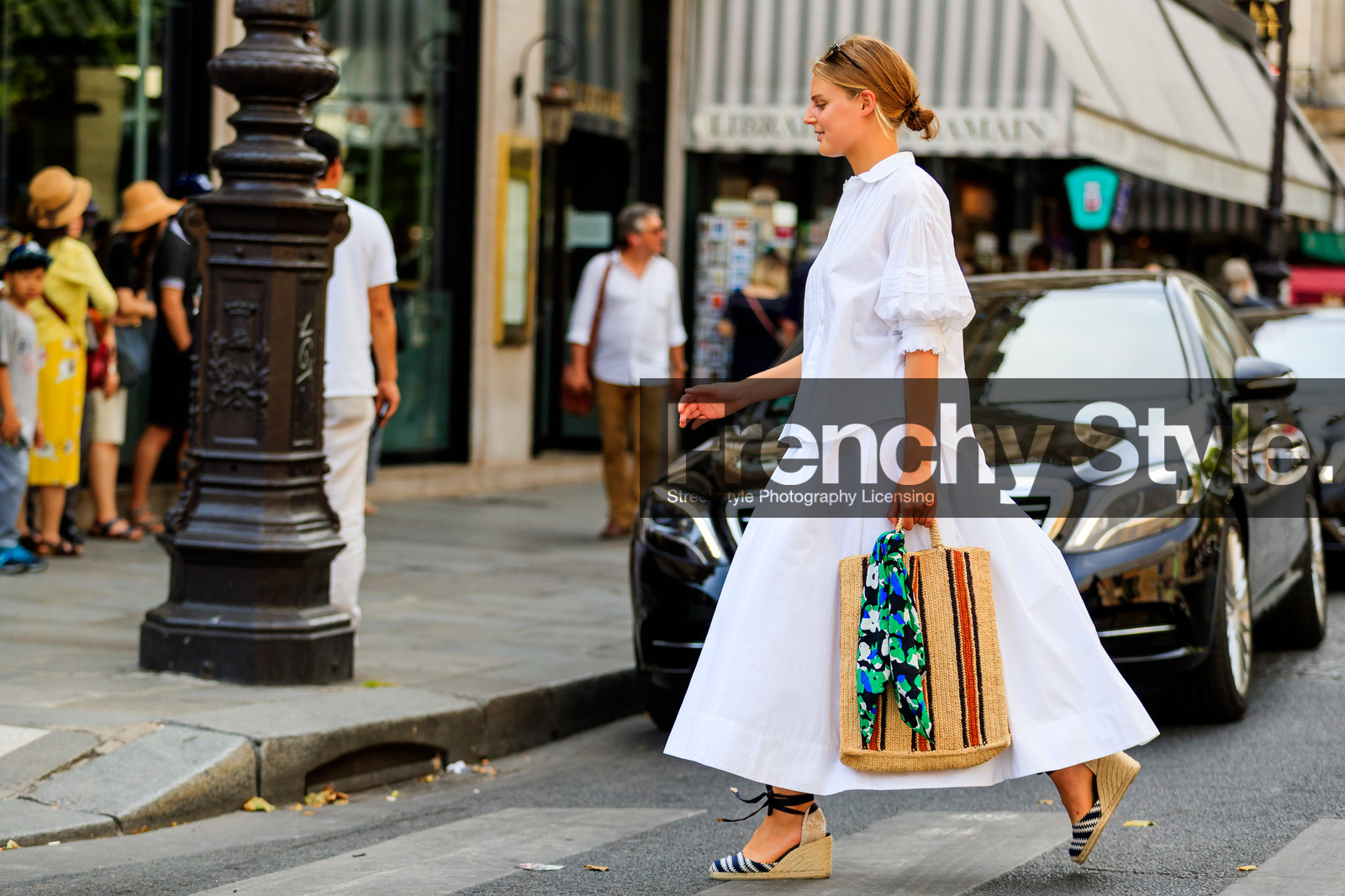 atmosphere details, blue scarf, claire beermann, detail, espadrilles, fashion week, frenchystyle, FW, high heels, horizontal, jonathan paciullo, MENSWEAR, PARIS, PFW, SPRING SUMMER 2018, SS 18, straw bag, street style, white shirt, white skirt