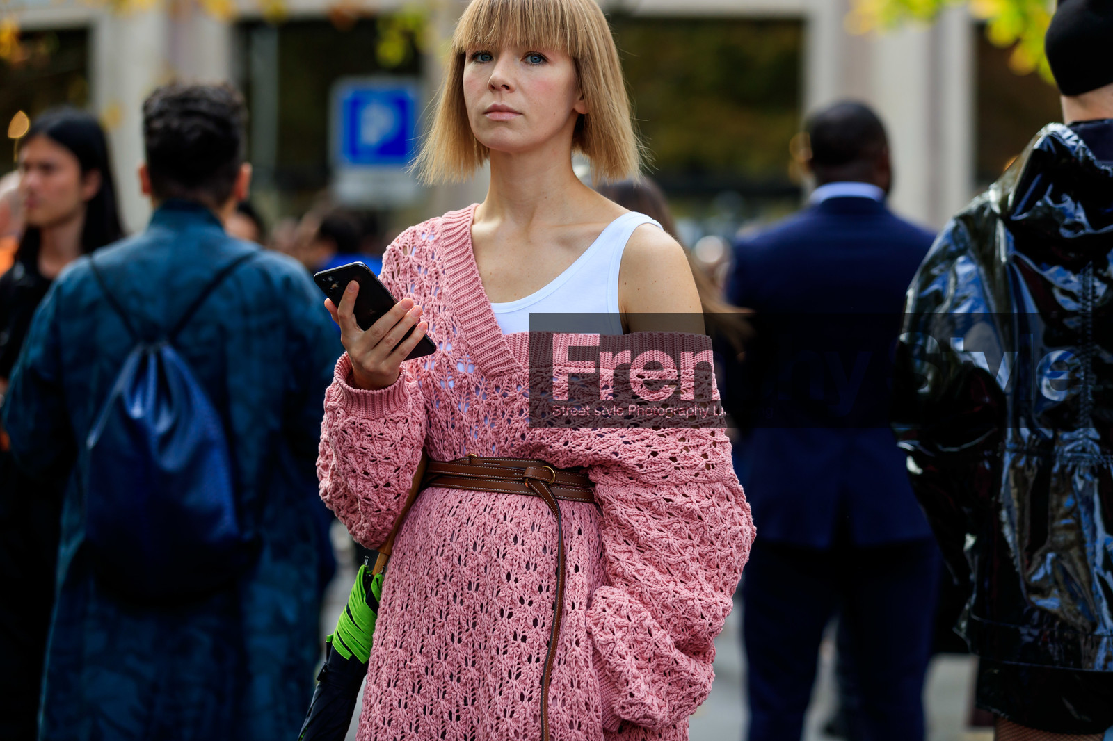 vika gazinskaya, white top, sleeveless top, sleeveless t-shirt, pink dress, long dress, long sleeves dress, knitwear, knit dress, low necked dress, openwork dress, belted dress, brown leather belt, PARIS, PFW, SPRING SUMMER 2020, SS 20, fashion week, frenchystyle, FW, jonathan paciullo, street style, horizontal, atmosphere details, detail