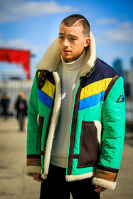 green winter jacket, multicolor winter jacket, furry jacket, striped jacket, white turtlenceck, angus cloud, fashion week, frenchystyle, FW, jonathan paciullo, street style, NYFW, NEW YORK, AUTUMN WINTER 2022-2023, FALL WINTER 2022_2023, FW 22-23, vertical, atmosphere details
