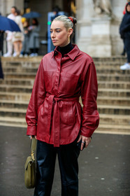flora macdonald johnston, red leather shirt, kaki leather bag, black leather pants, belted shirt, hand bag, golden earrings, square shape earrings, fashion week, frenchystyle, FW, jonathan paciullo, street style, PFW, PARIS, vertical, atmosphere details, detail