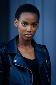 make up, make up details, close up detail, nude make up, black leather perfecto, street style, jonathan paciullo, FW, frenchystyle, fashion week, MFW, MILAN, SPRING SUMMER 2021, SS 21, vertical, detail, model