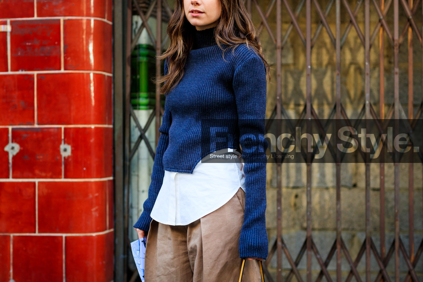 atmosphere details, AUTUMN WINTER 2017-2018, AW 17-18, beige pants, detail, FALL WINTER 2017-2018, fashion week, florrie thomas, frenchystyle, FW, FW 17-18, horizontal, jonathan paciullo, LFW, LONDON, navy sweater, street style, trousers, white shirt, wide pants