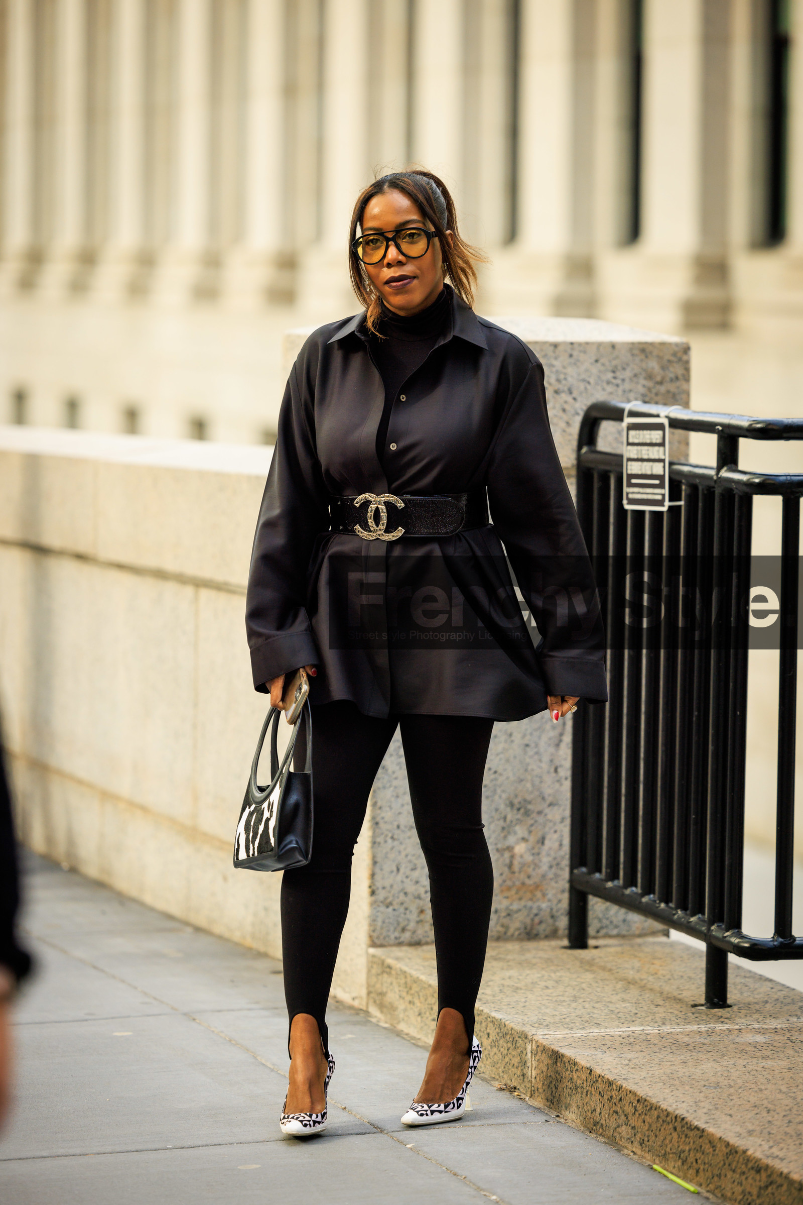 chanel logo belt, oversized brown shirt, black leggings, black pattent bag, marine serre logo heels, tiffany reid, fashion week, frenchystyle, FW, jonathan paciullo, street style, NYFW, NEW YORK, AUTUMN WINTER 2022-2023, FALL WINTER 2022_2023, FW 22-23, vertical, full length