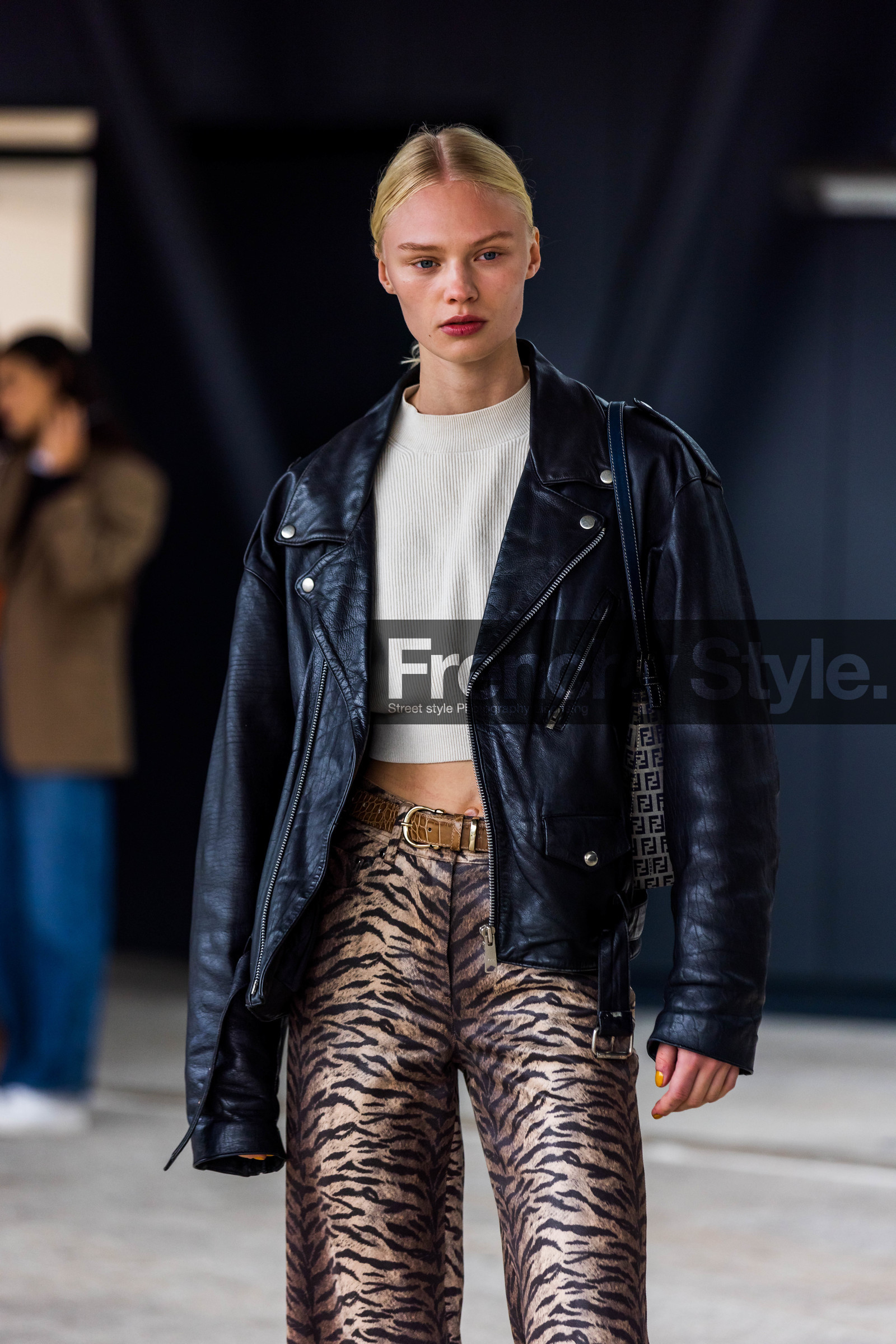 animal print, bag, belt, black perfecto, brown pants, camel belt, croco belt, crop top, fendi bag, flare pants, leather jacket, leopard print, pants, perfecto, printed bag, printed pants, white crop top, fashion week, frenchystyle, FW, jonathan paciullo, street style, PFW, PARIS, SPRING SUMMER 2022, SS 22, vertical, atmosphere details