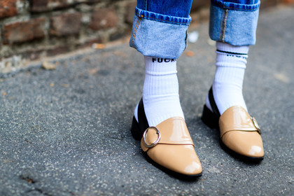 atmosphere details, AUTUMN WINTER 2017-2018, AW 17-18, beige shoes, blue denim, denim pants, detail, doina ciobanu, FALL WINTER 2017-2018, fashion week, frenchystyle, FW, FW 17-18, horizontal, jeans, jonathan paciullo, leather shoes, MFW, MILAN, street style, trousers, white socks