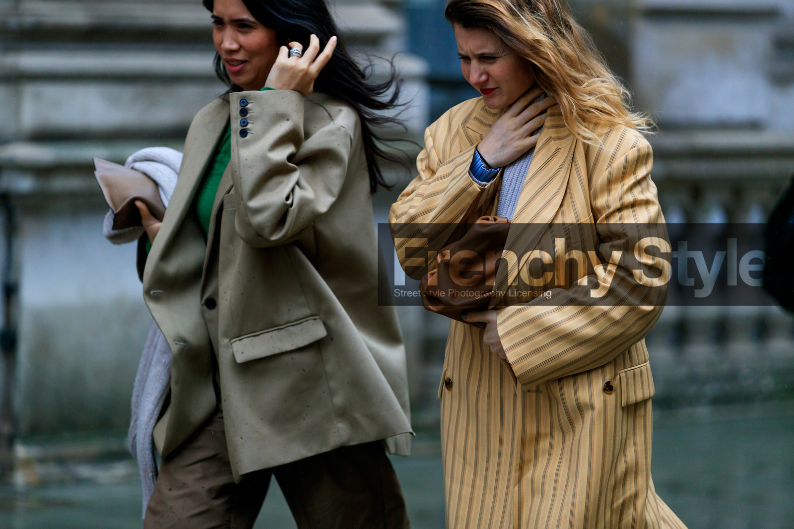 light yellow jacket, long jacket, striped jacket, camel leather clutch, fashion week, frenchystyle, FW, jonathan paciullo, street style, LFW, LONDON, AUTUMN WINTER 2020-2021, FALL WINTER 2020-2021, FW 20-21, horizontal, atmosphere details, detail
