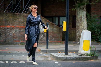 black leather trench coat, brown scale sunglasses, dangling earrings, golden earrings, golden necklace, big chain necklace, high boots, high heels boots, black leather boots, white leather boots, bicolor boots, fashion week, frenchystyle, FW, jonathan paciullo, street style, atmosphere details, horizontal, full length