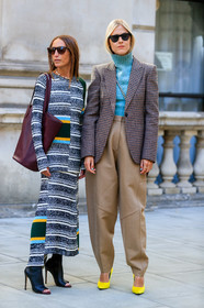 linda tol, chloe loulou de saison, long dress, knitwear, knit dress, asymmetrical dress, grey dress, striped dress, long sleeves dress, burgundy leather bag, shoulder bag, shopping bag, brown scale sunglasses, pearl necklace, open toe shoes, high heels shoes, black leather shoes, turtleneck pullover, light blue pullover, checked jacket, beige pants, oversize pants, carrot pants, black sunglasses, butterfly sunglasses, metalic frame sunglasses, cartier ring, yellow shoes, sharp end shoes, crossbody bag, fashion week, frenchystyle, FW, jonathan paciullo, street style, vertical, full length