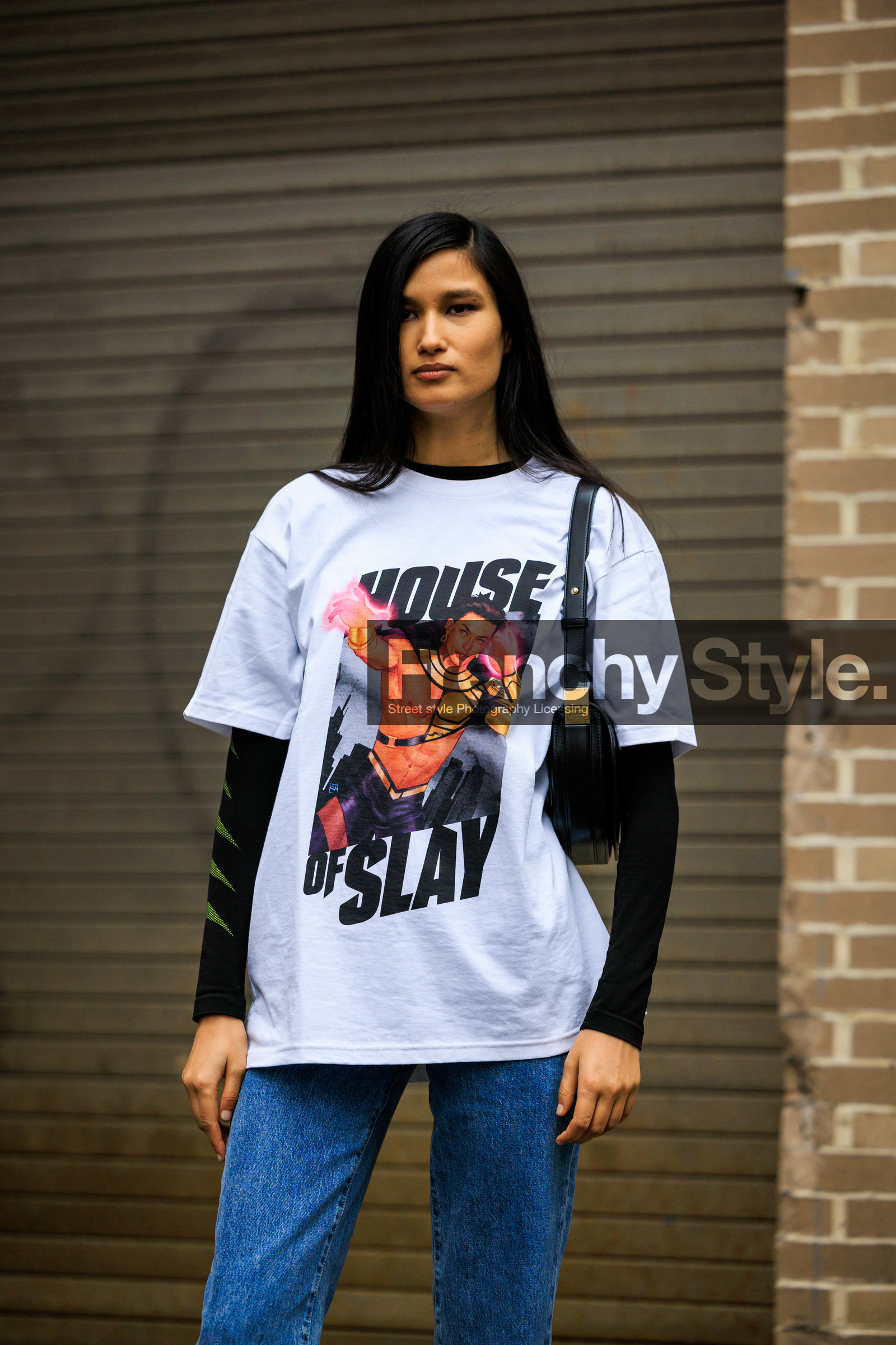 details, orange font printed white tshirt, printed tshirt, nude make up, close up, jeans, classic jeans, black handbag, leather handbag, second skin top, black top, street style, jonathan paciullo, FW, frenchystyle, fashion week, NYFW, NEW YORK, AUTUMN WINTER 2022-2023, FALL WINTER 2022_2023, FW 22-23, vertical, atmosphere details, model