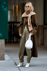 linda tol, brown coat, kaki pants, kaki top, turtleneck top, carrot pants, white leather bag, white leather boots, beige pullover, white sunglasses, futurist shape sunglasses, butterfly sunglasses, round shape bag, high heels boots, high waist pants, fashion week, frenchystyle, FW, jonathan paciullo, street style, NYFW, NEW YORK, AUTUMN WINTER 2020-2021, FALL WINTER 2020-2021, FW 20-21, vertical, full length