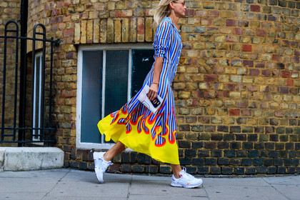 blue dress, graphic dress, holli rogers, leather shoes, nike, off white, printed dress, stripes, sunglasses, white sneakers, yellow, fashion week, frenchystyle, FW, jonathan paciullo, street style, LFW, LONDON, SPRING SUMMER 2019, SS 19, atmosphere details, horizontal, detail